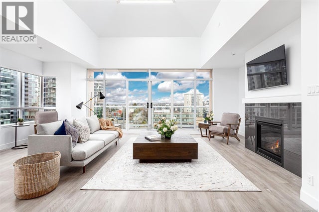 1102 1010 View St, Victoria