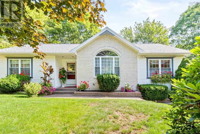 42 Canterbury Lane, Fall River