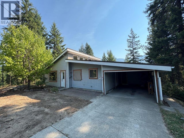 102 Chase Road, Christina Lake