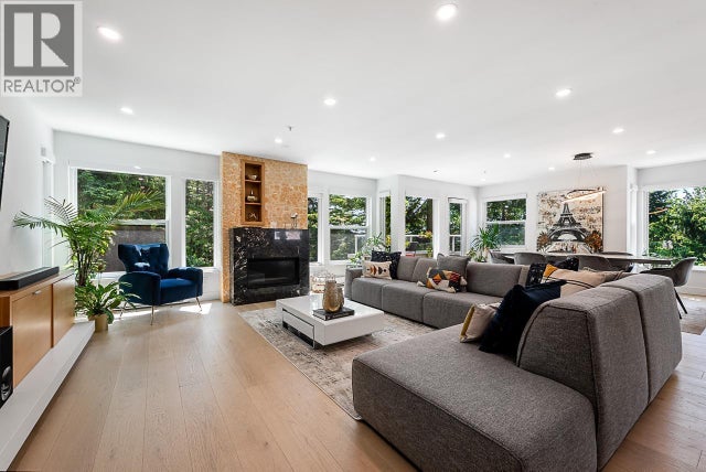 11 2425 Edgemont Boulevard, North Vancouver