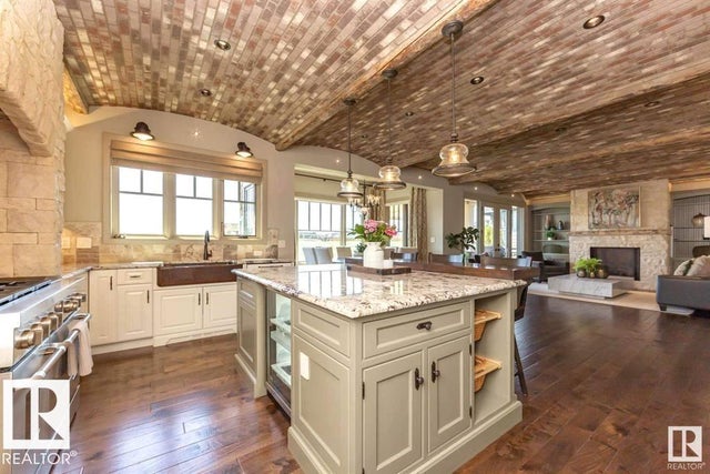 636 Howatt Dr Sw, Edmonton