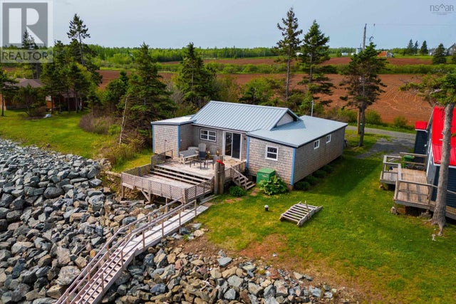 85 Ridgway Lane, Northport