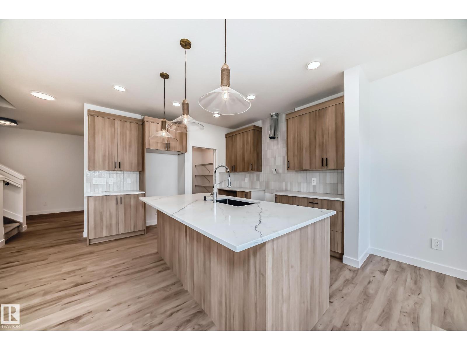 8217 Kiriak Lo Sw, Edmonton