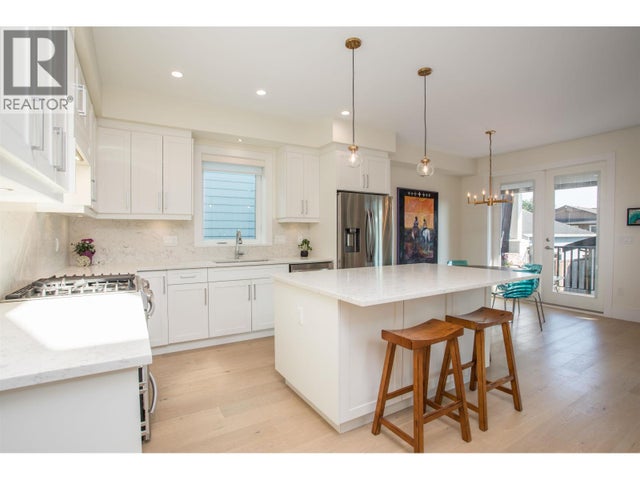 341 E 13th Street, North Vancouver