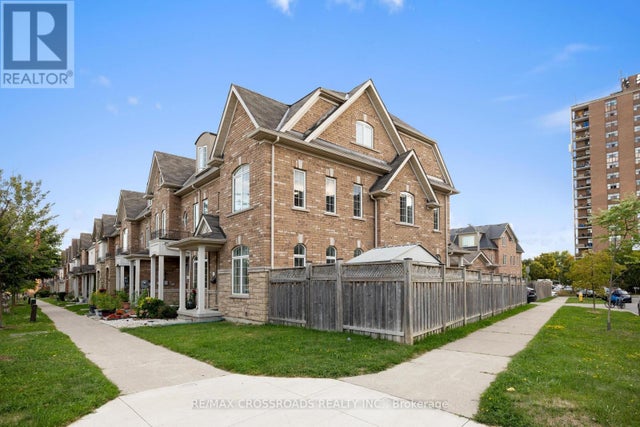 118 Mary Chapman Boulevard, Toronto (humberlea-Pelmo Park)