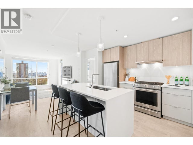 304 108 E 8th Street, North Vancouver