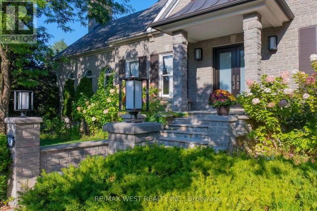 5 Humberview Drive, Vaughan (islington Woods)