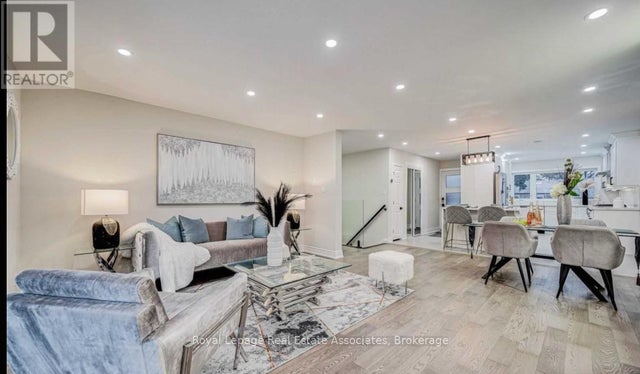 21 Davistow Crescent, Toronto (mount Olive-Silverstone-Jamestown)