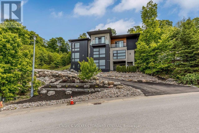 16 Valleycrest Drive, Oro-Medonte (horseshoe Valley)