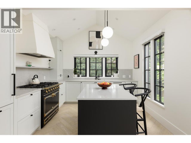 2502 W 33rd Avenue, Vancouver