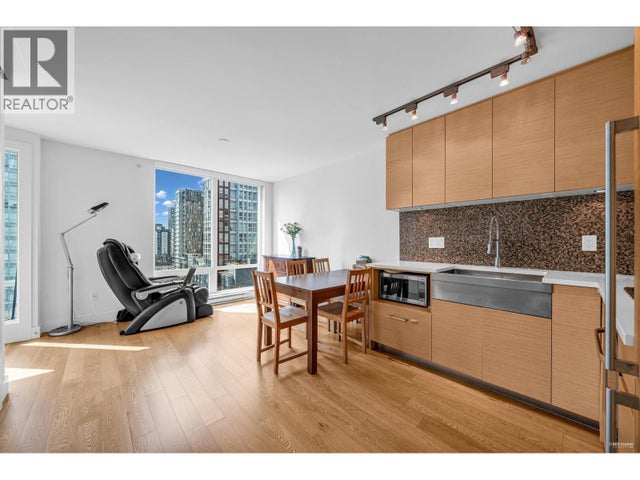 1002 565 Smithe Street, Vancouver