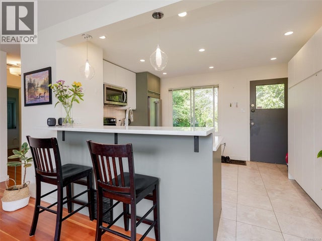 1728 Foul Bay Rd, Victoria