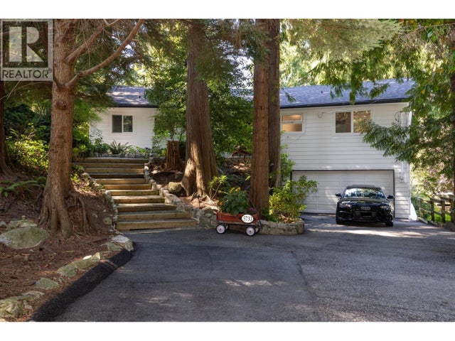 5733 Bluebell Drive, West Vancouver