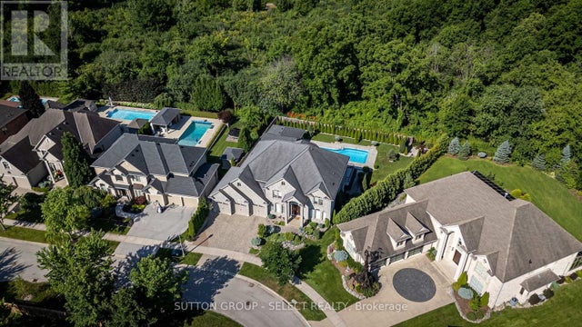 2142 Valleyrun Boulevard, London North (north R)