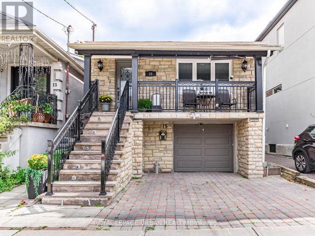 15 Maple Bush Avenue, Toronto (humberlea-Pelmo Park)