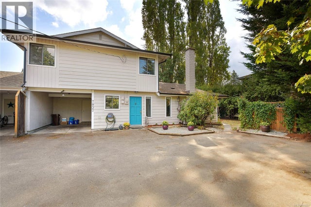 7037 Wallace Dr, Central Saanich