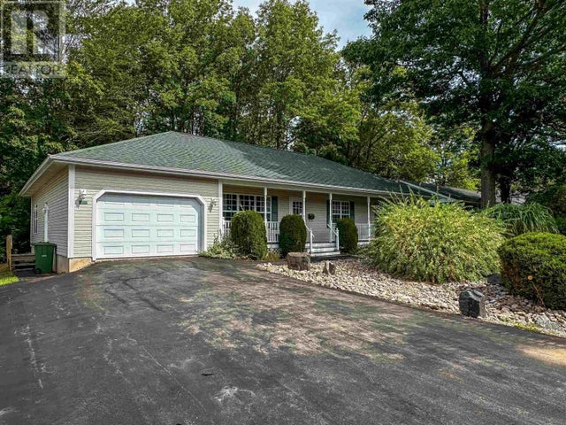 28 Bishop Avenue, New Minas