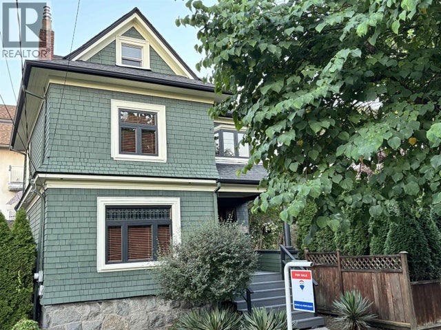 403 Ninth Street, New Westminster