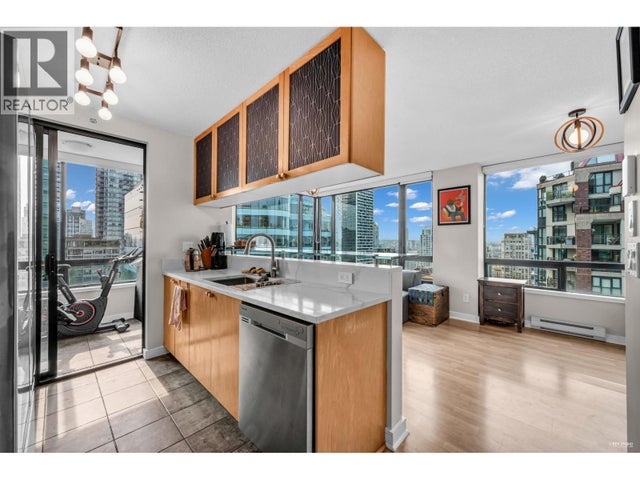 1504 1003 Burnaby Street, Vancouver