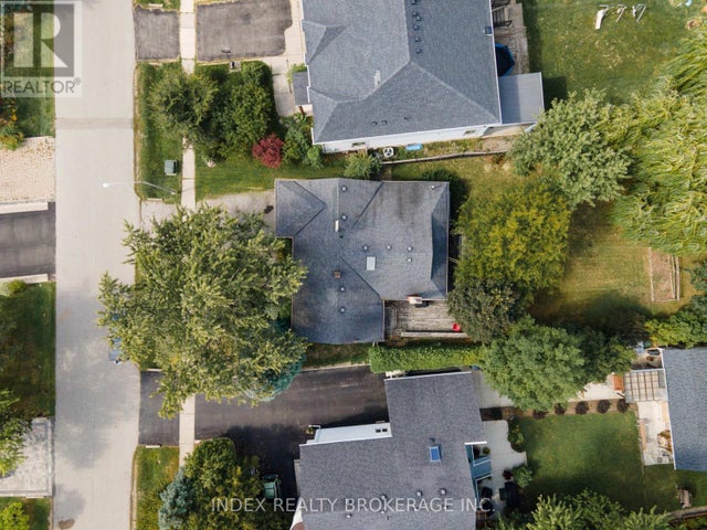 1073 Kent Avenue E, Oakville (cp College Park)