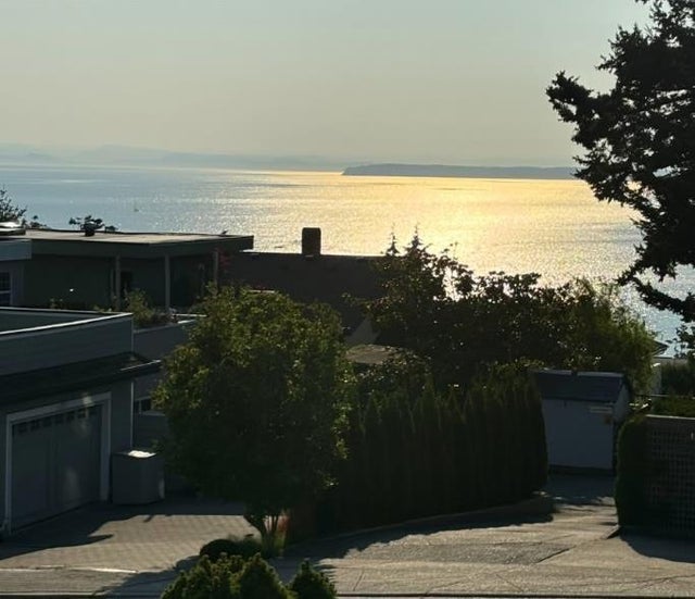 1232 Foster Street, White Rock