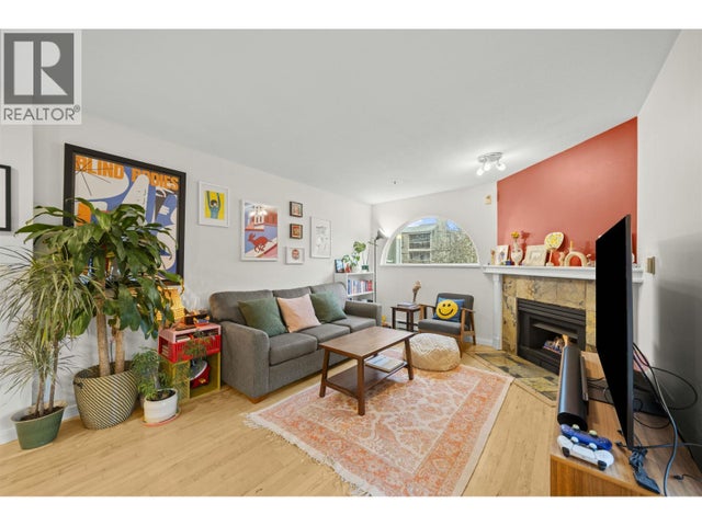 201 1868 W 8th Avenue, Vancouver