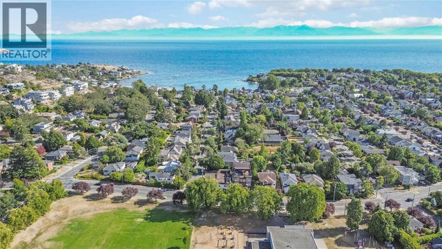 4 1827 Fairfield Rd, Victoria