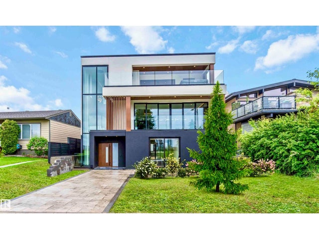 8915 Strathearn Dr Nw, Edmonton