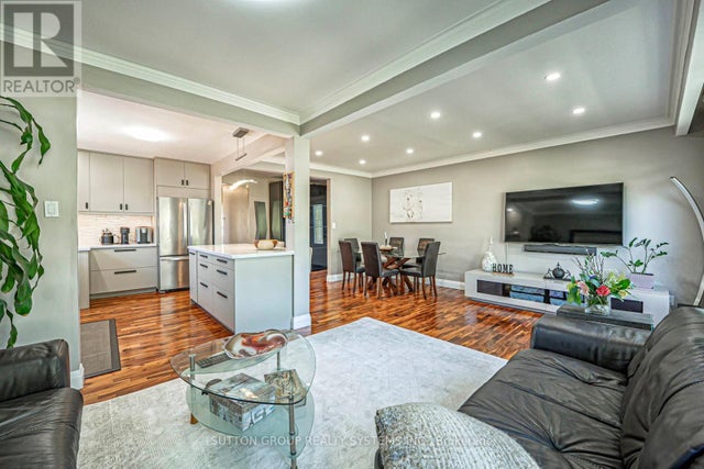 366 Renforth Drive, Toronto (eringate-Centennial-West Deane)