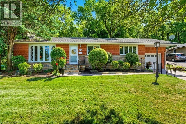 894 Bishop Place, Ancaster