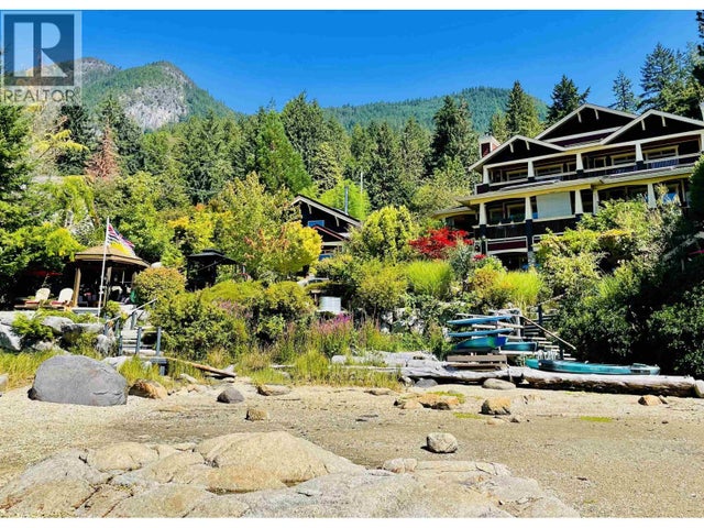 7545 Islets Place, Sechelt