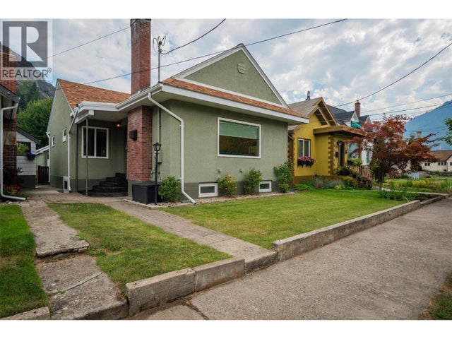 1181 Columbia Avenue, Trail