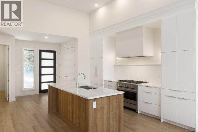 101 2332 Copper Rock Crt, Langford