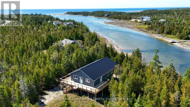 38 Bay Shore Avenue S, Northern Bruce Peninsula