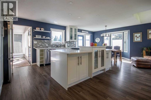 550 4 Avenue W, Sundre