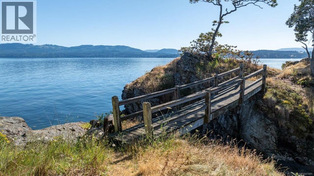 273 Coal Point Lane, North Saanich