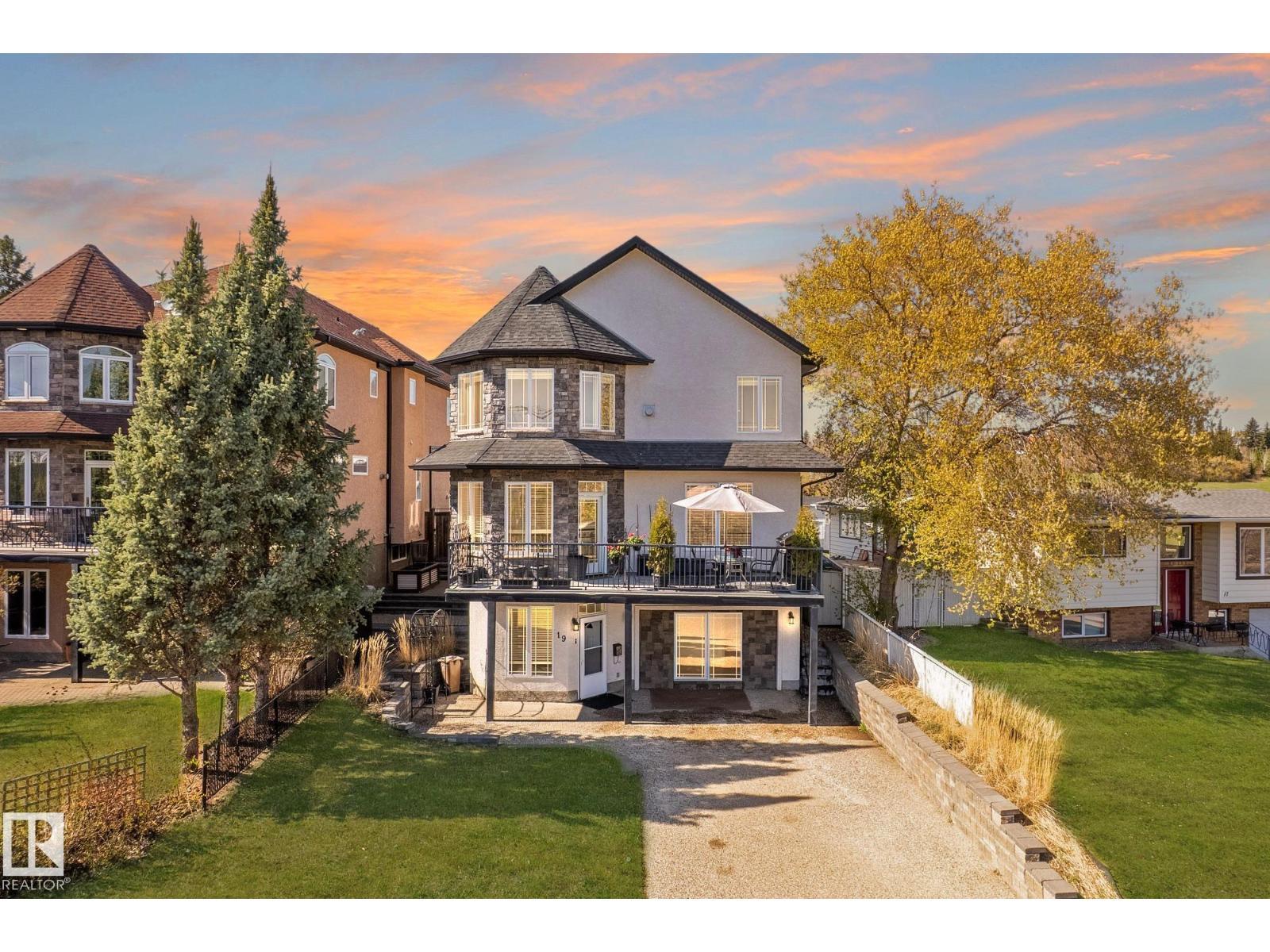 19 Mission Av, St. Albert