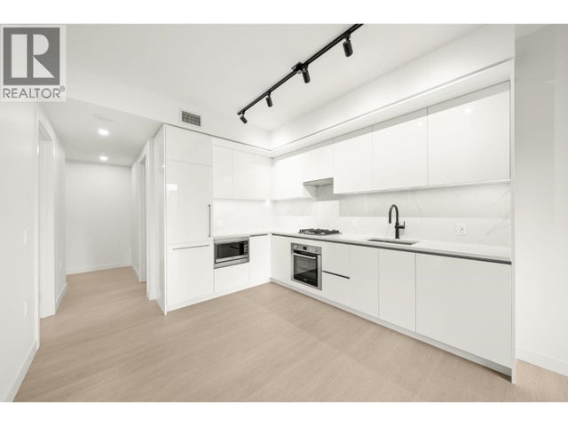 201 5987 Wilson Avenue, Burnaby