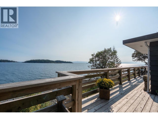6669 Sunshine Coast Highway, Sechelt