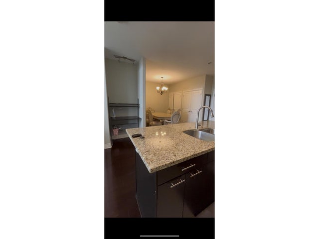 424 2970 King George Blvd, Surrey