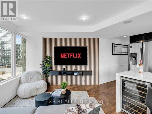 1816 - 210 Victoria Street, Toronto (church-Yonge Corridor)