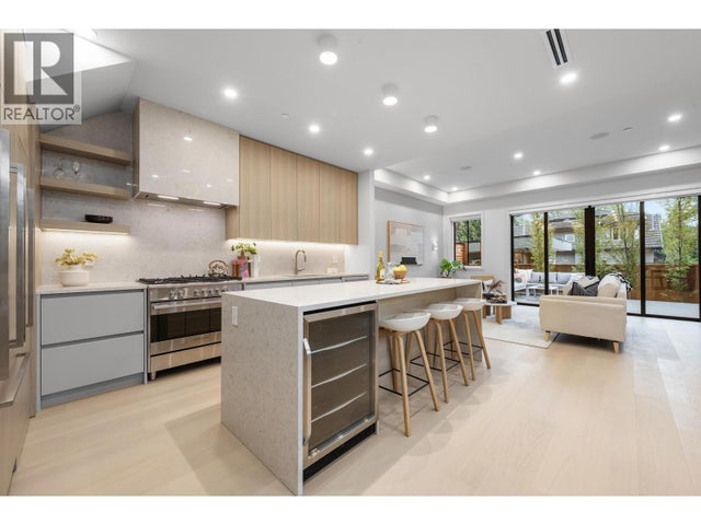 3 2136 E 10 Avenue, Vancouver