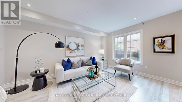 151 Amulet Crescent, Richmond Hill (rouge Woods)