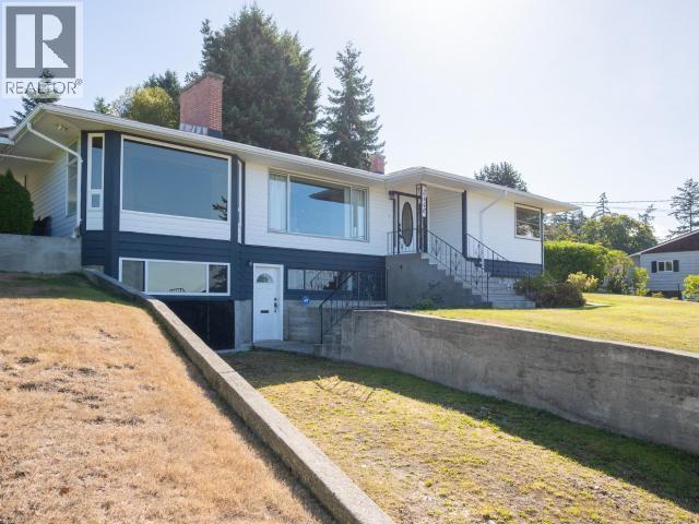 3446 Marine Ave, Powell River