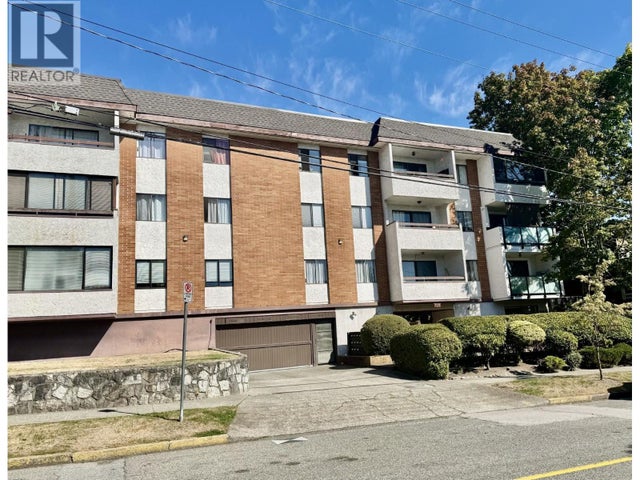 212 515 Eleventh Street, New Westminster