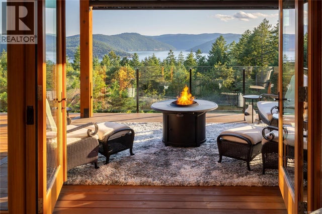 8100 Woodwyn Terr, Central Saanich