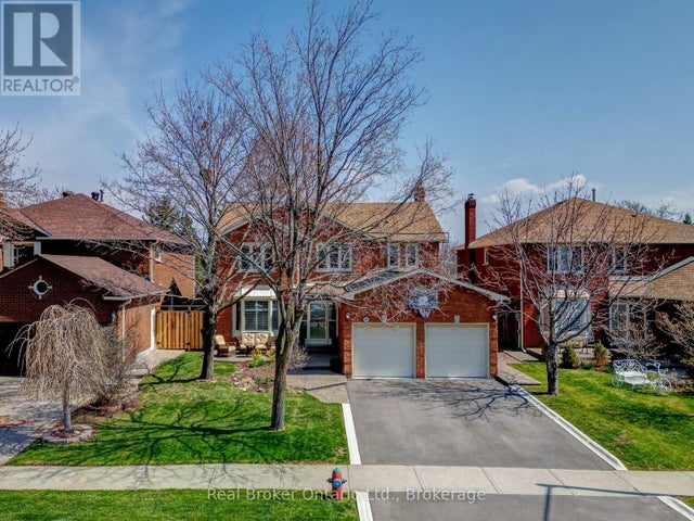 2015 Grosvenor Street, Oakville (wc Wedgewood Creek)
