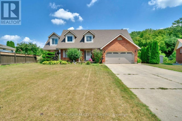 8017 Hampton Court, Niagara Falls (west Wood)