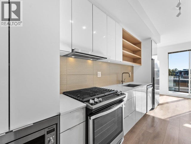 509 725 Marine Drive, North Vancouver