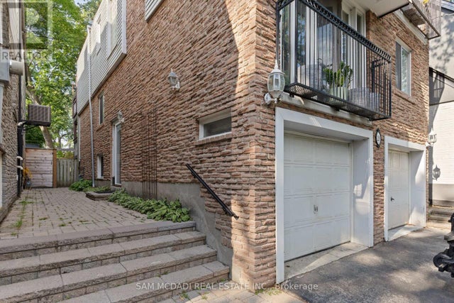 26 Pine Avenue, Toronto (the Beaches)